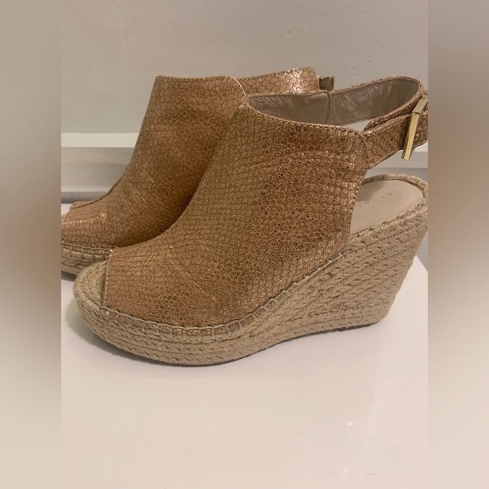 Like New Kenneth Cole Olivia Gold Snake Embossed Leather Espadrille Wedg…